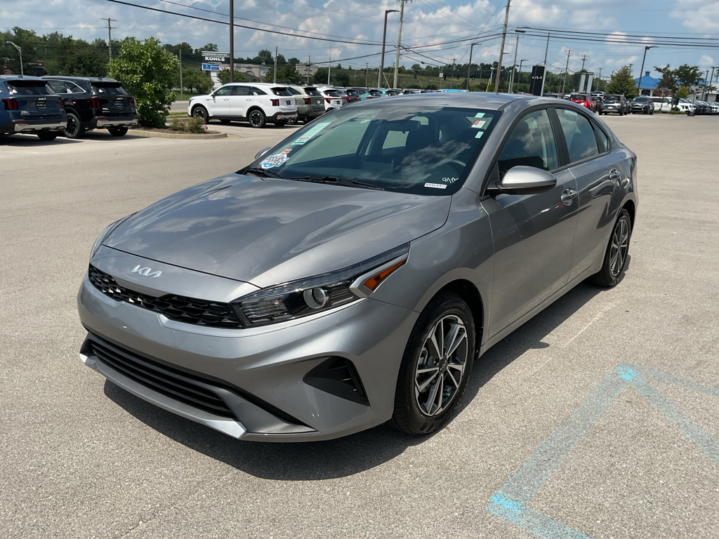 2024 Kia Forte LXS photo 3