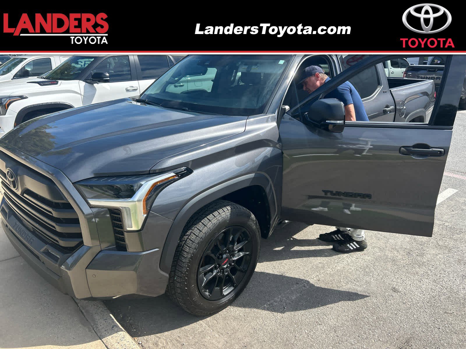 2022 Toyota Tundra SR5's photo