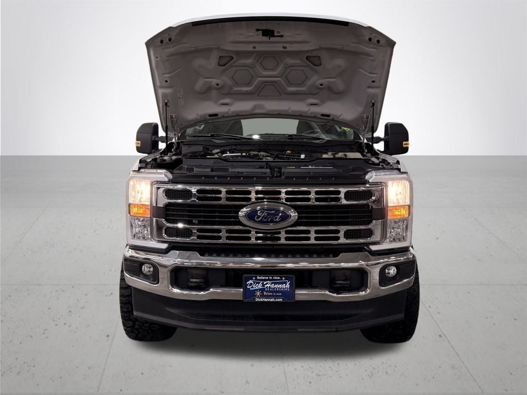 2023 Ford F-350 photo 4