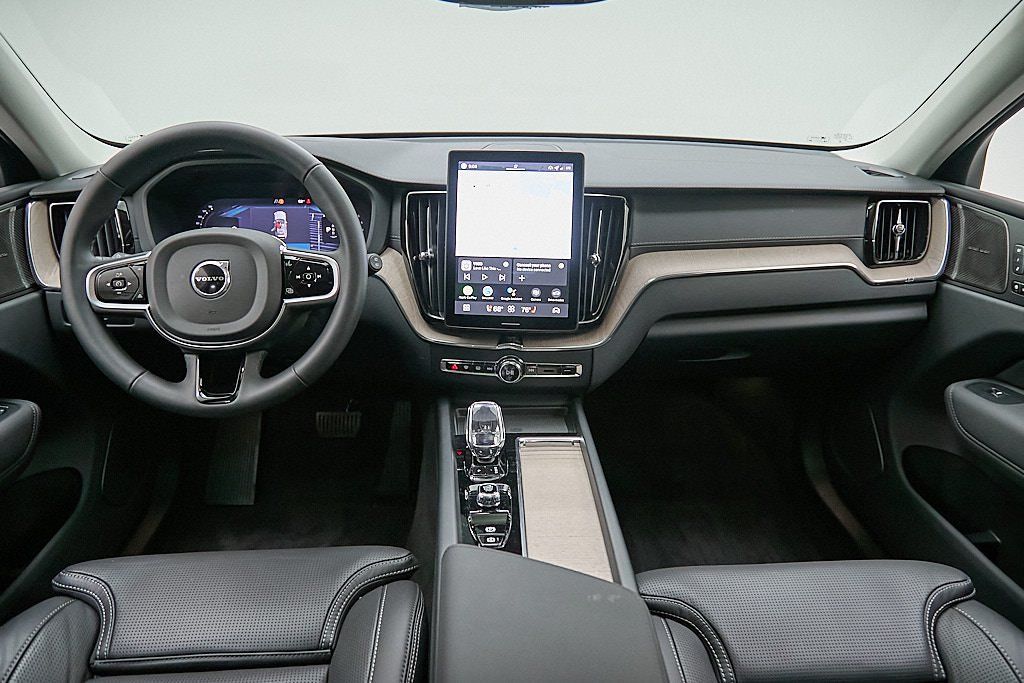 2026 VOLVO XC60 - Image 22