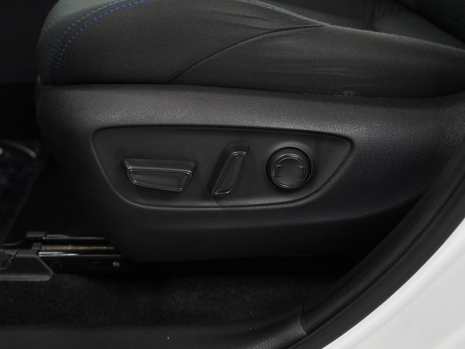 2024 Toyota RAV4 Hybrid SE photo 16