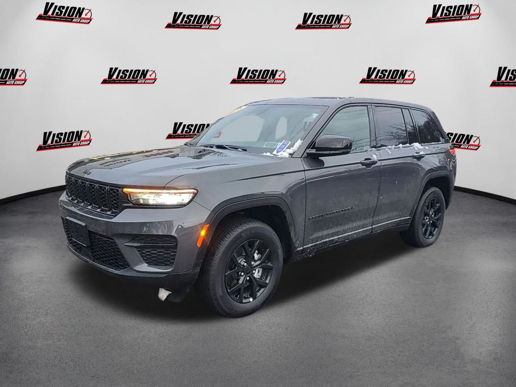 2025 Jeep Grand Cherokee Altitude's photo