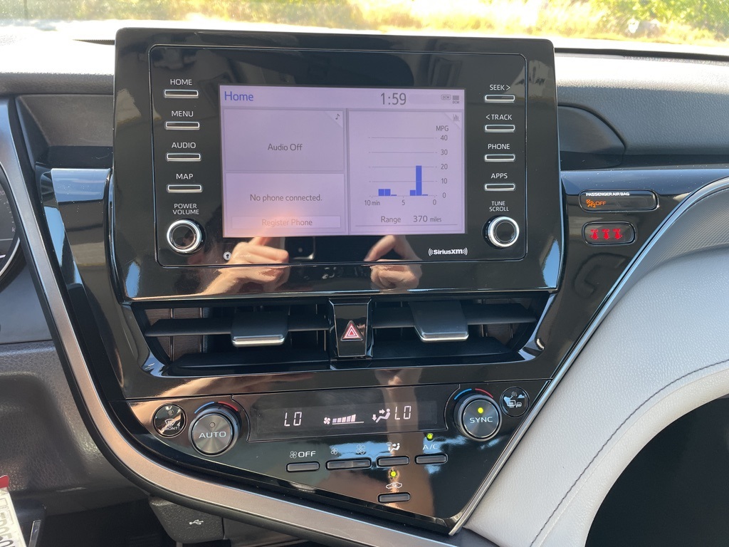 2022 Toyota Camry SE photo 7