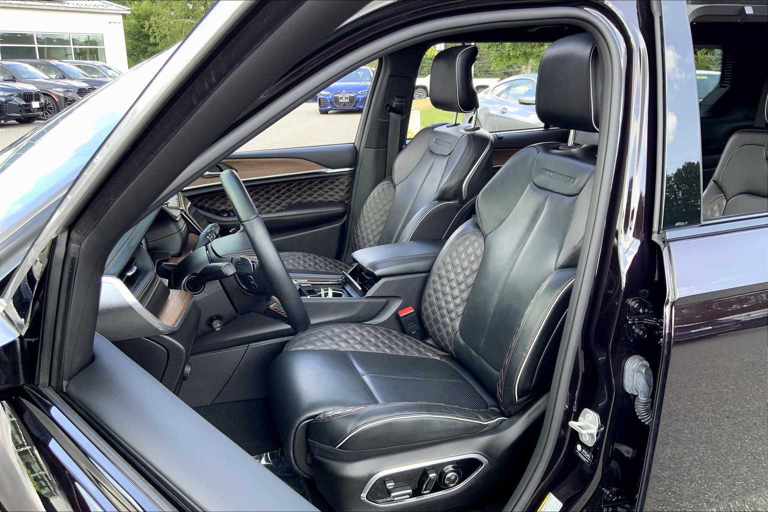 2023 Jeep Grand Cherokee L Summit photo 7