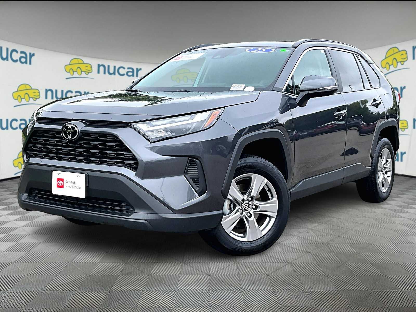 2025 Toyota RAV4 XLE photo 3