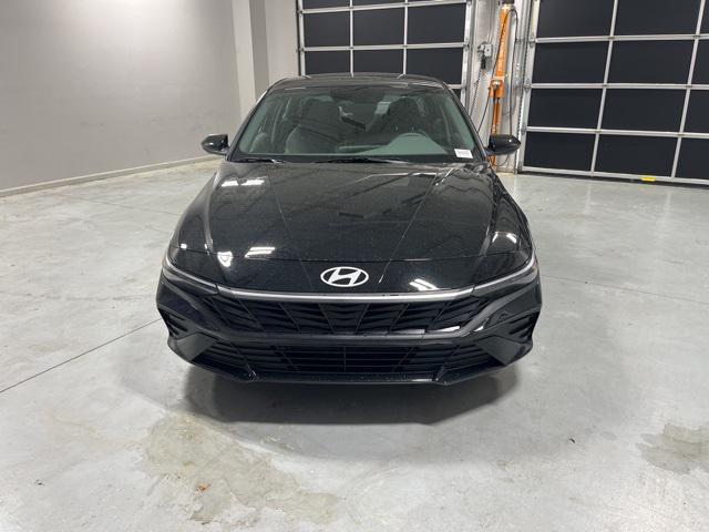2025 Hyundai Elantra Hybrid Blue photo 2