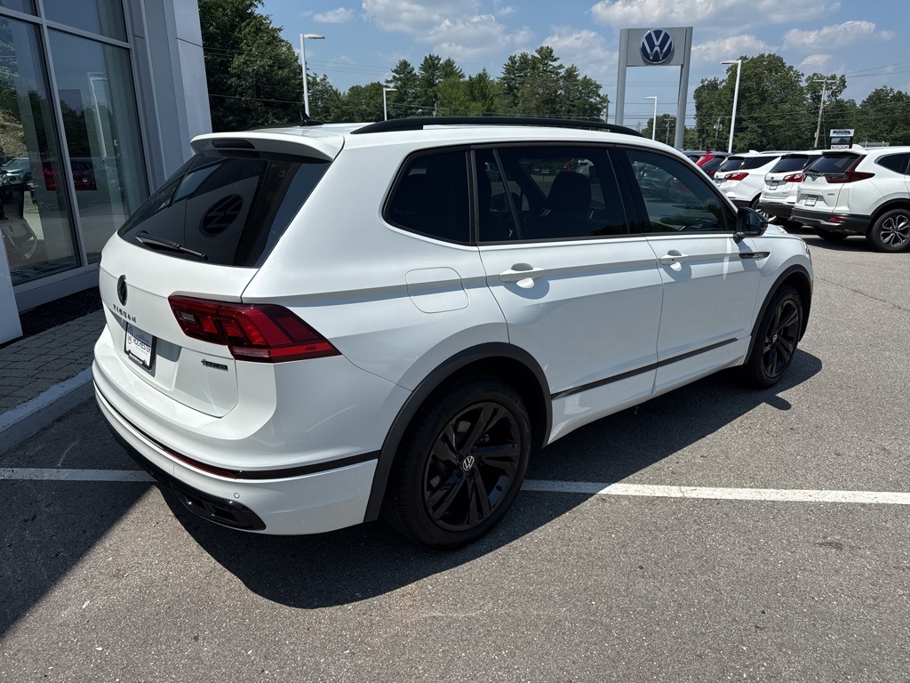 2024 Volkswagen Tiguan SE R-Line Black photo 7