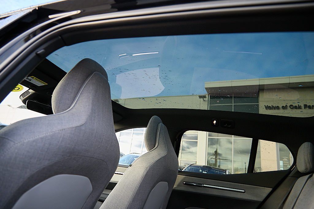 2025 VOLVO EX30 - Image 20