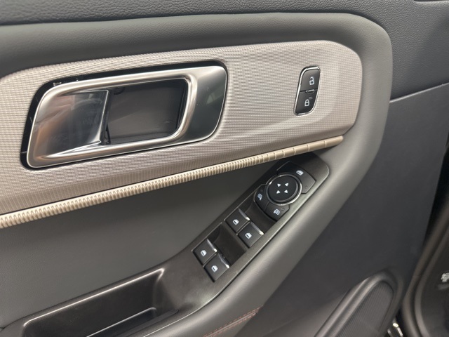 2025 Ford Explorer photo 13