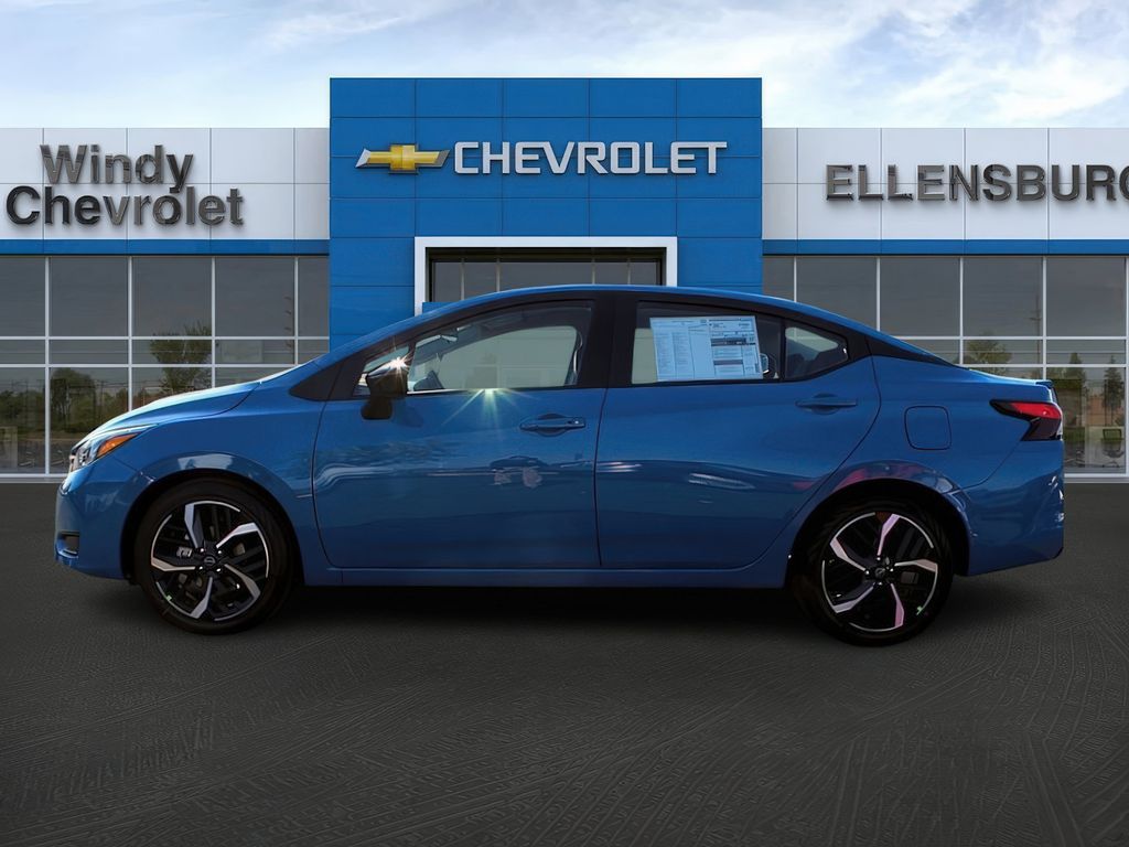 2025 Nissan Versa SR photo 4