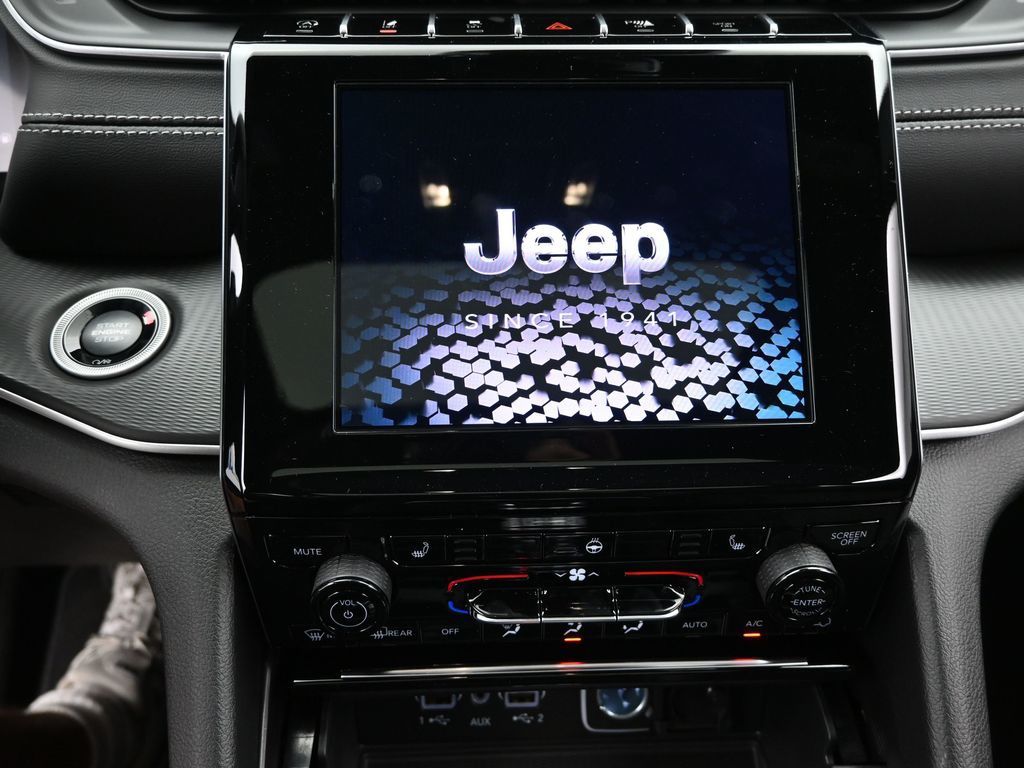 2025 Jeep Grand Cherokee Altitude X photo 13