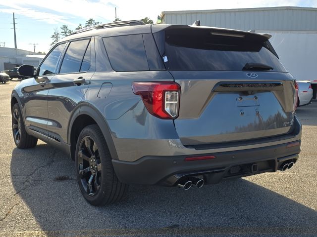 2024 Ford Explorer ST photo 2