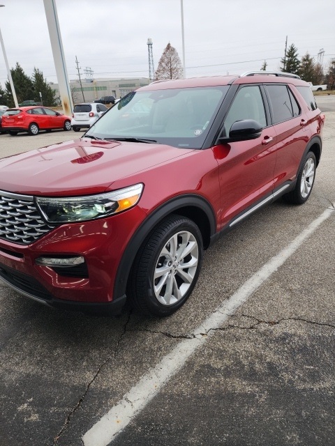 2022 Ford Explorer Platinum's photo
