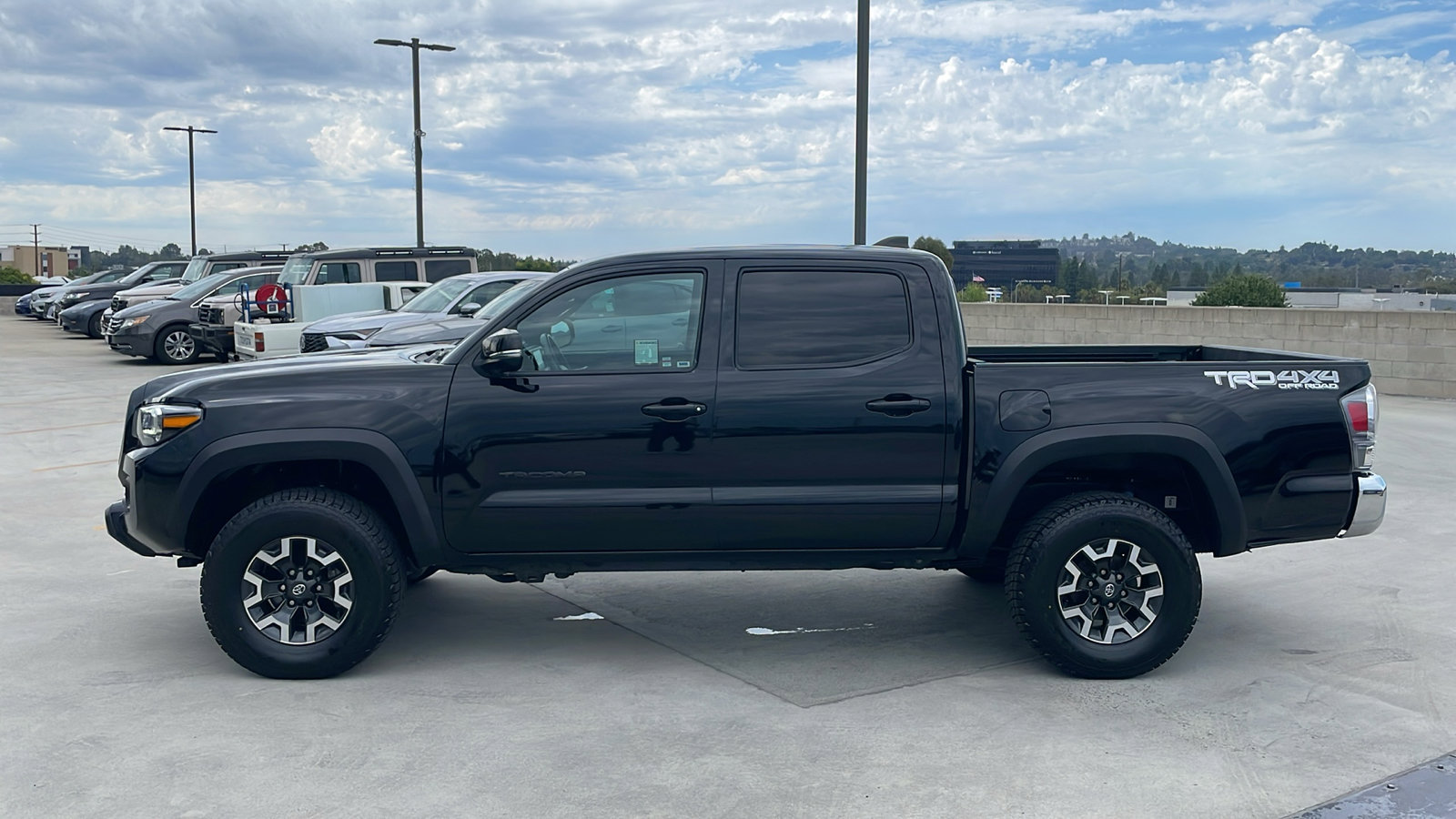 2023 Toyota Tacoma TRD Off-Road V6 photo 2