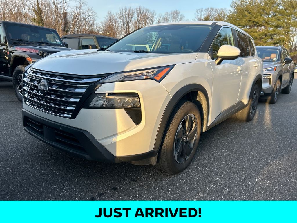 2024 Nissan Rogue SV's photo