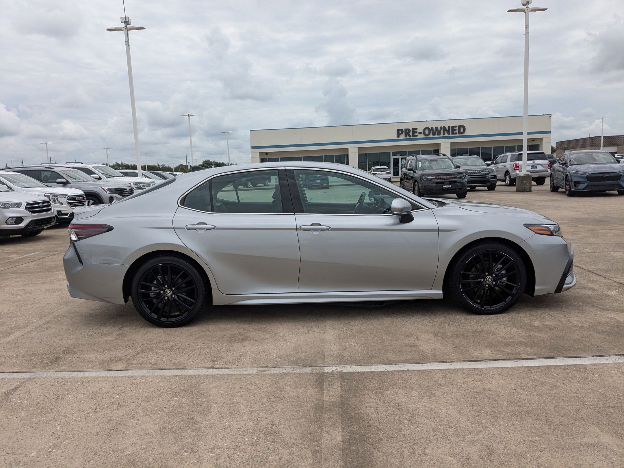 2024 Toyota Camry XSE V6 photo 2