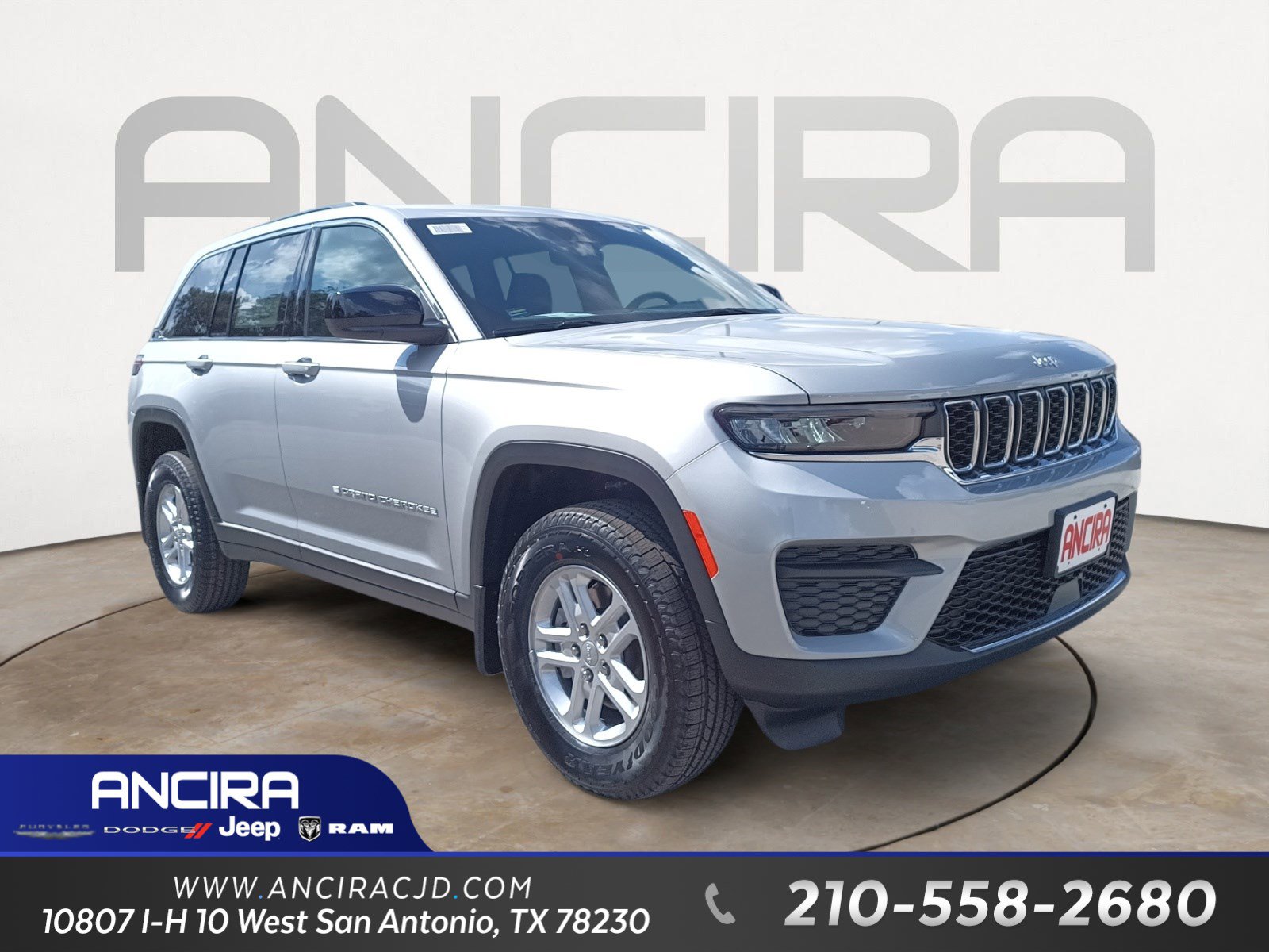 2025 Jeep Grand Cherokee Laredo's photo