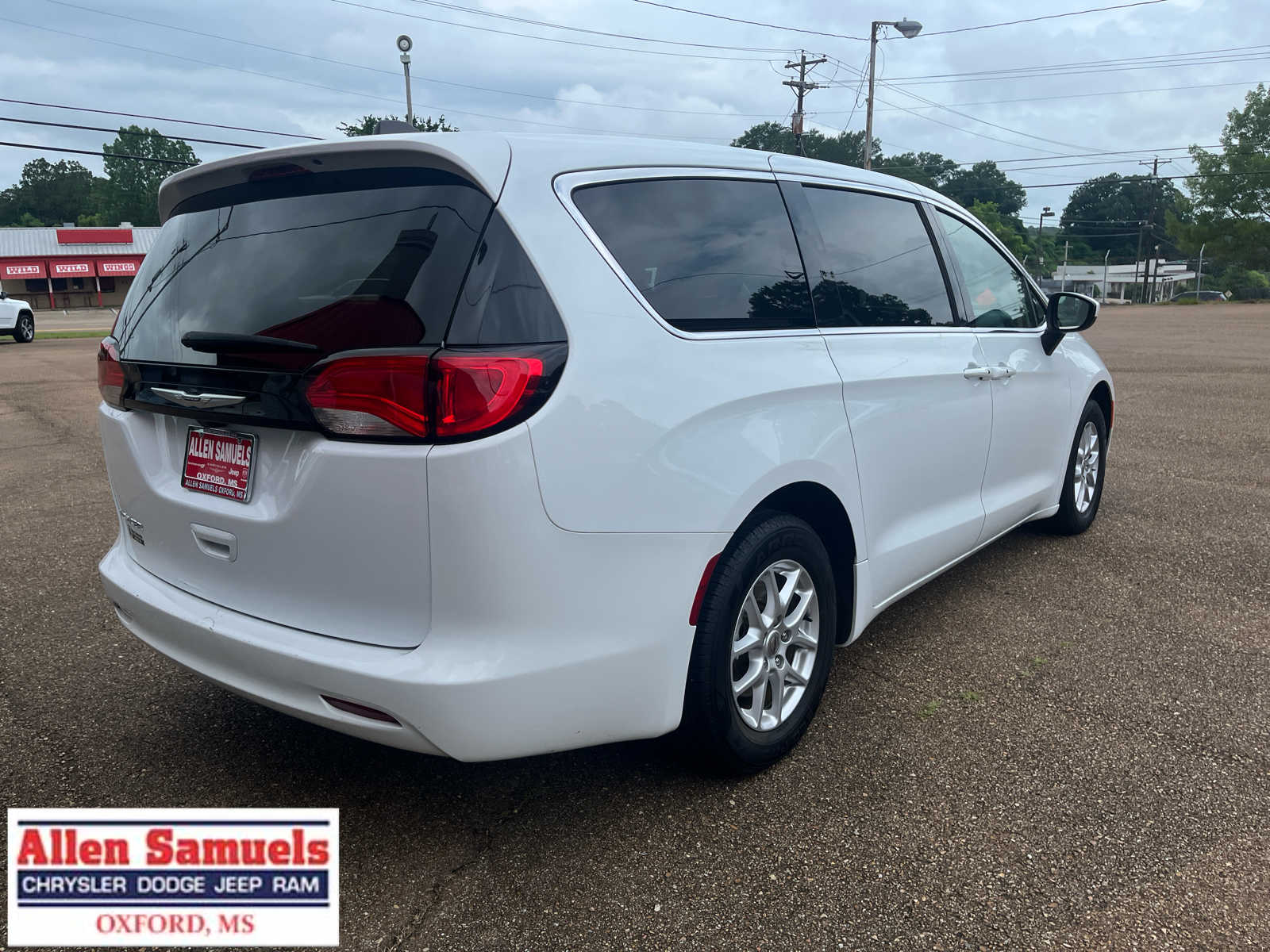 2023 Chrysler Voyager LX photo 3