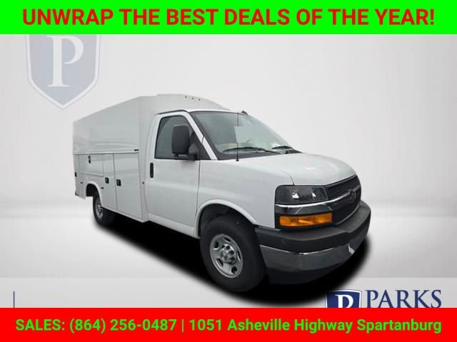 2025 Chevrolet Express Cutaway Base's photo