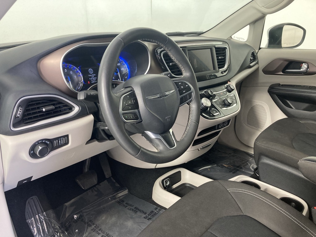 2022 Chrysler Voyager LX photo 10