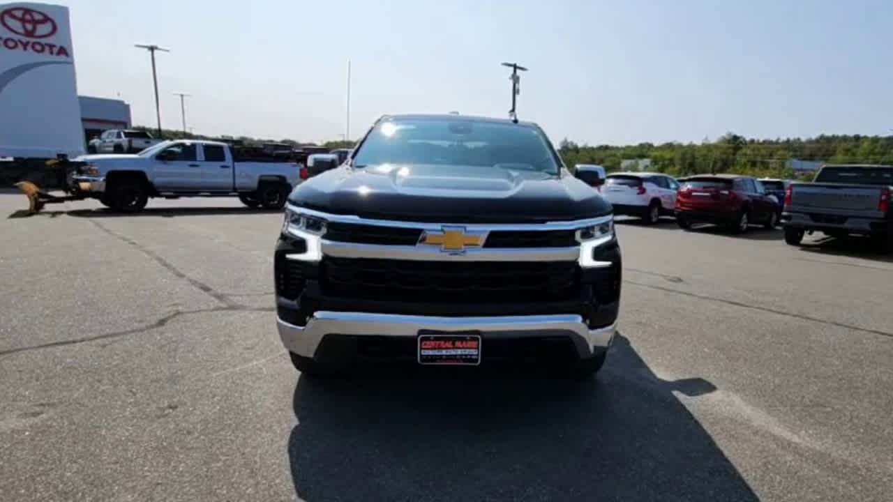 2022 Chevrolet Silverado 1500 LT photo 3