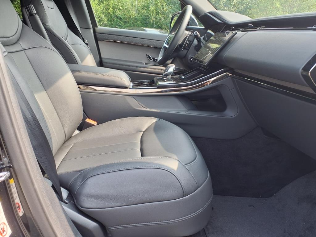 2025 Land Rover Range Rover Sport P360 S photo 2