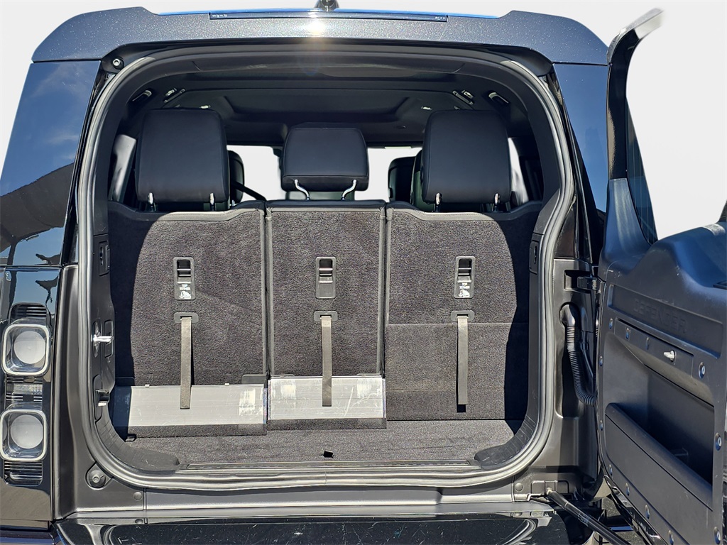 2023 Land Rover Defender 130 X photo 12