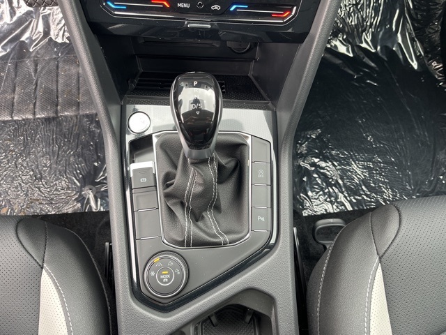 2025 Volkswagen Taos SEL photo 18