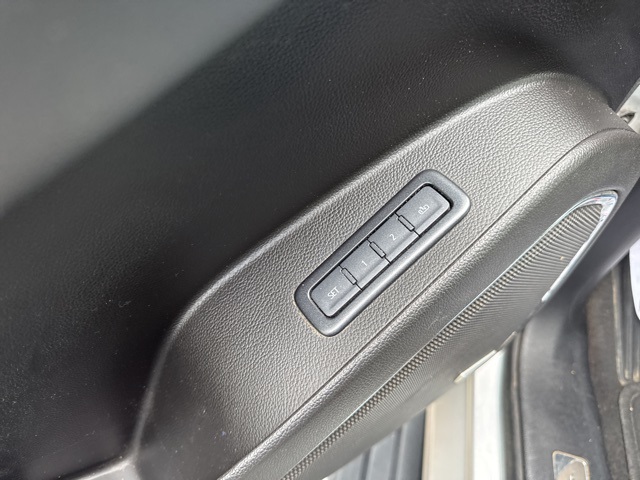 Used 2020 Silver GMC Denali image 9