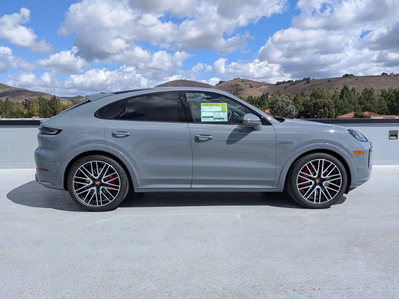 2026 Porsche Cayenne S E-Hybrid Coupe photo 8