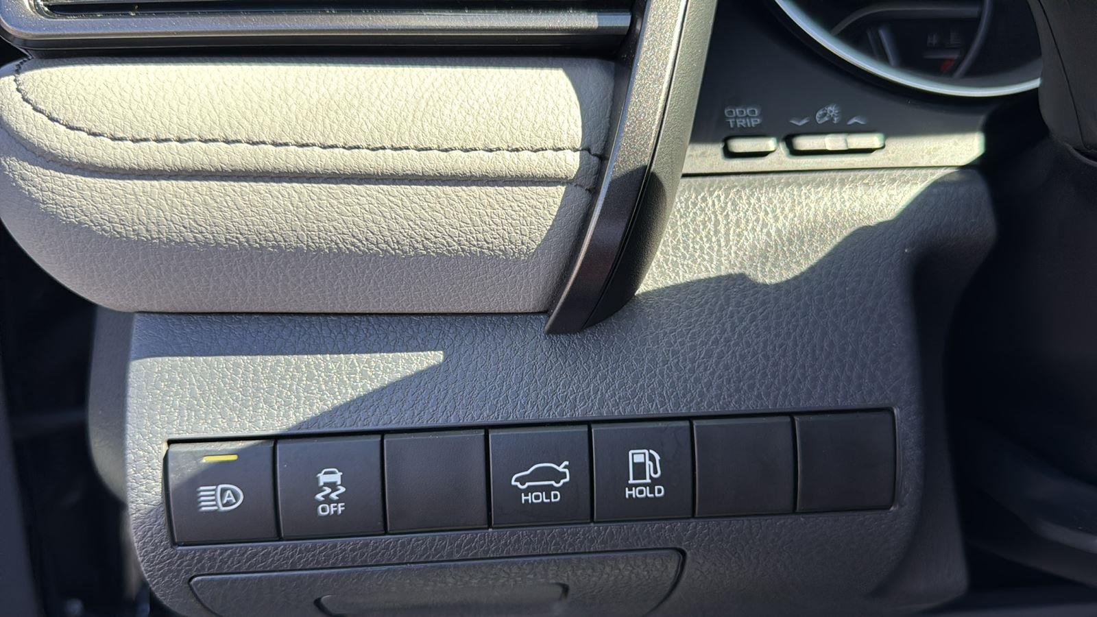 2023 Toyota Camry Hybrid XLE photo 12