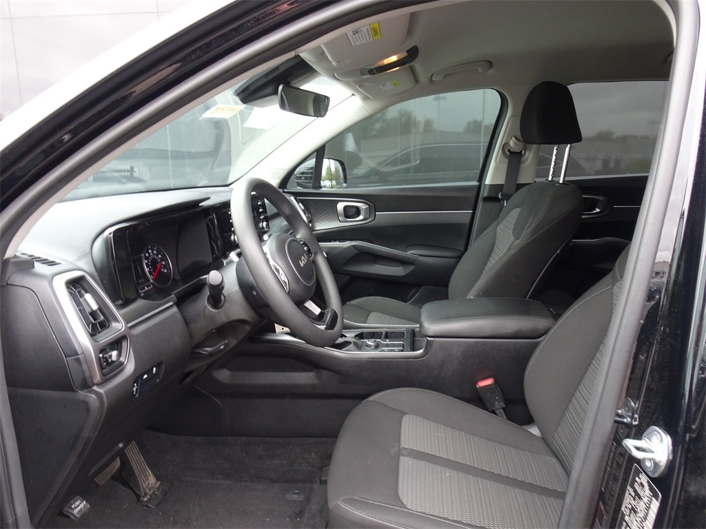 2023 Kia Sorento LX photo 4