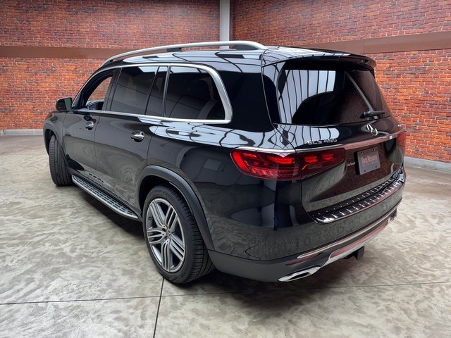 2025 Mercedes Benz GLS 450 4MATIC photo 3