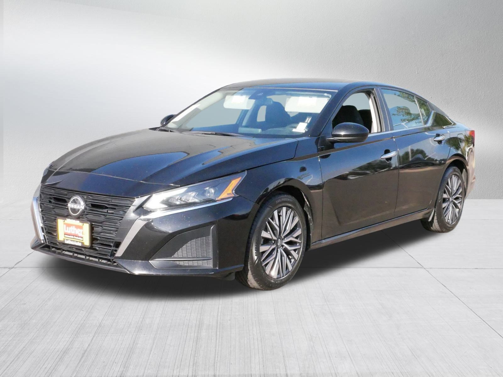 2023 Nissan Altima SV photo 3
