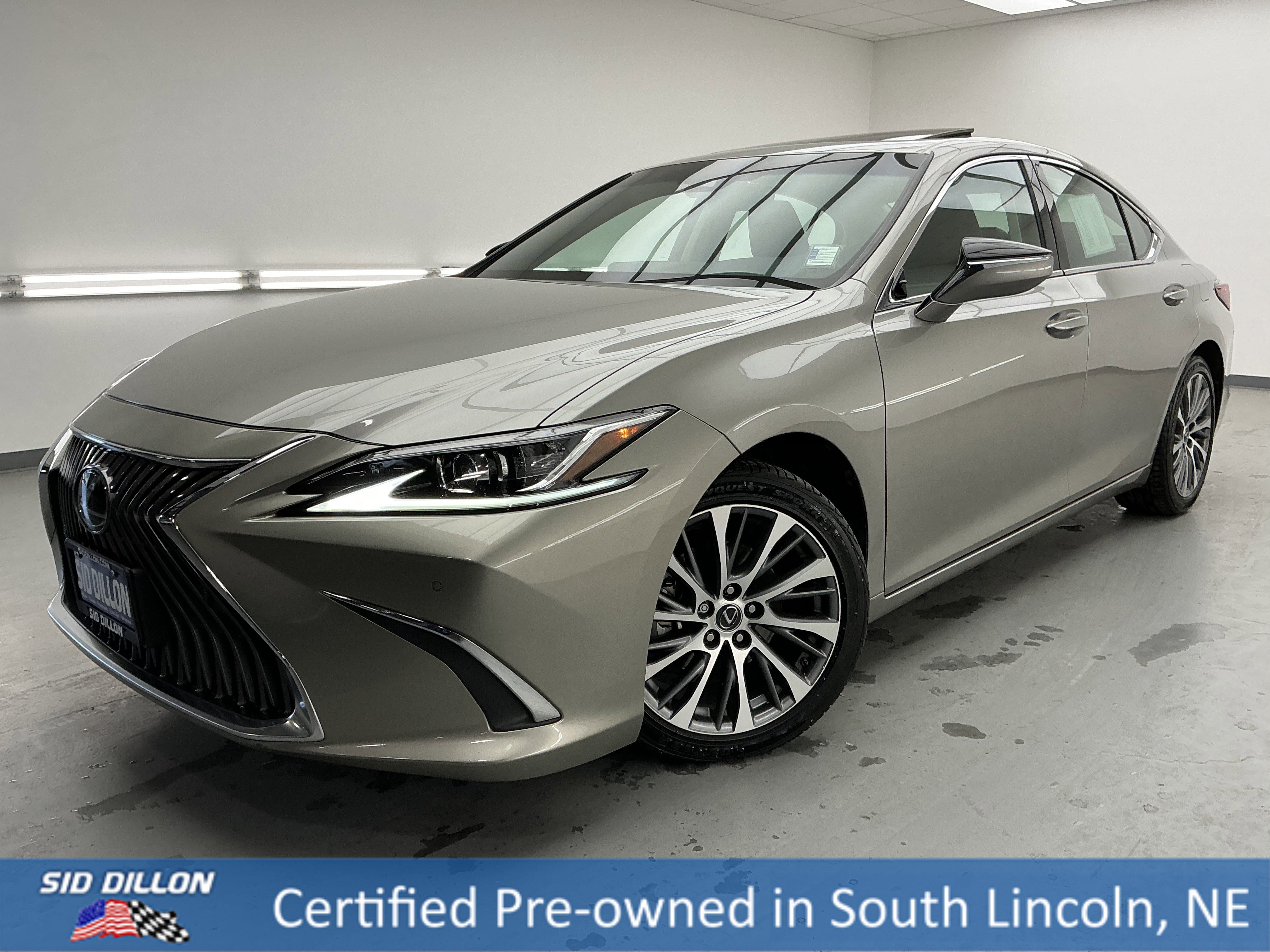 2019 Lexus ES 350's photo