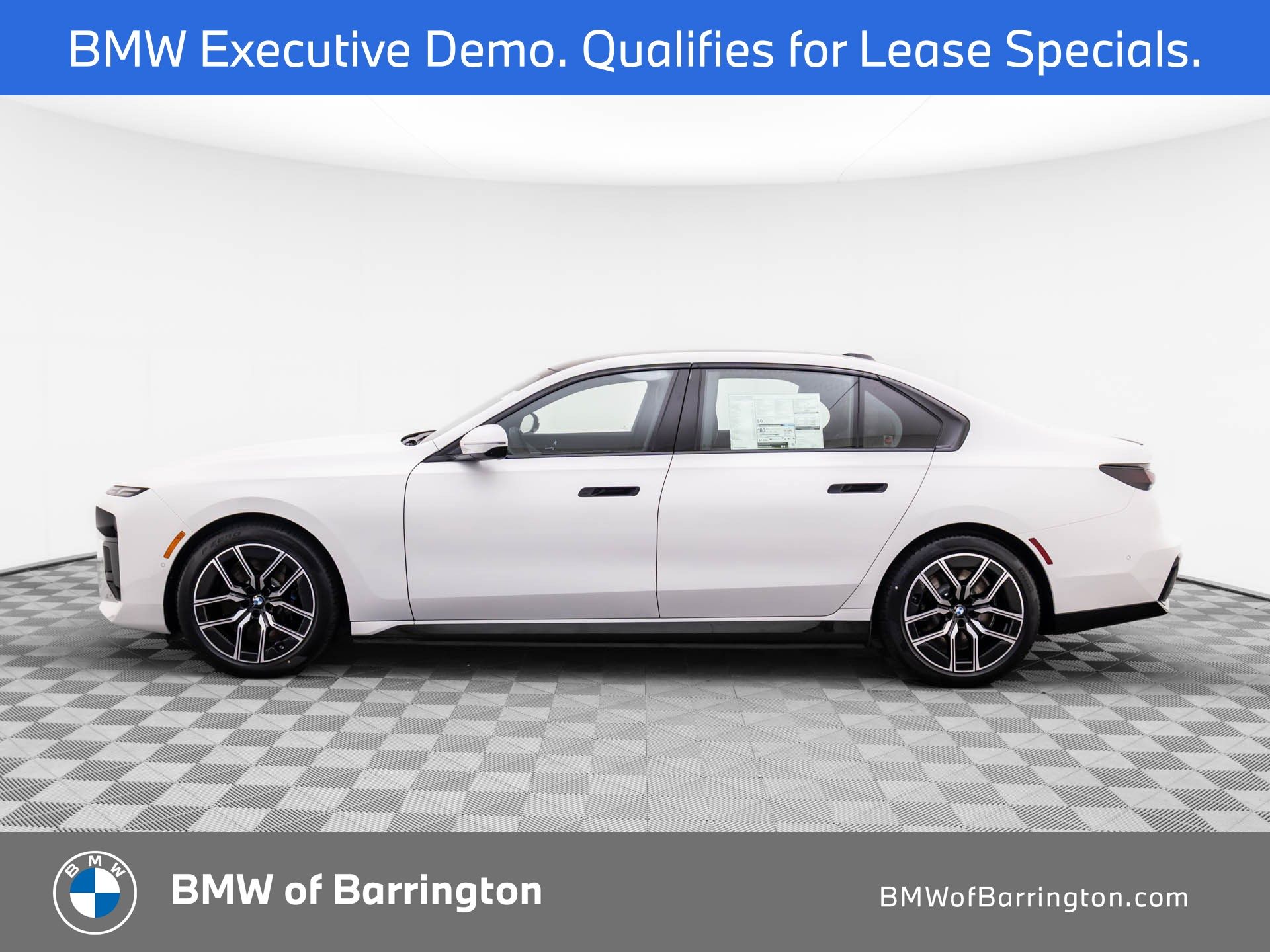 New 2025 Alpine White BMW xDrive60 image 2