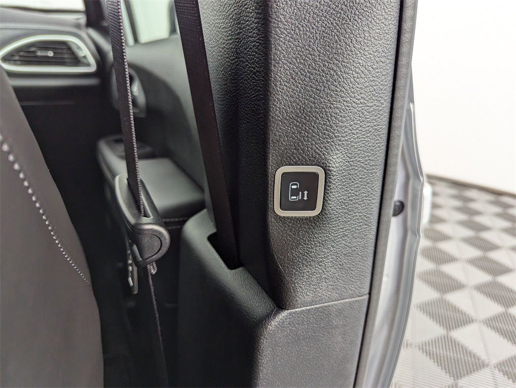 2024 Chrysler Pacifica Touring L photo 31