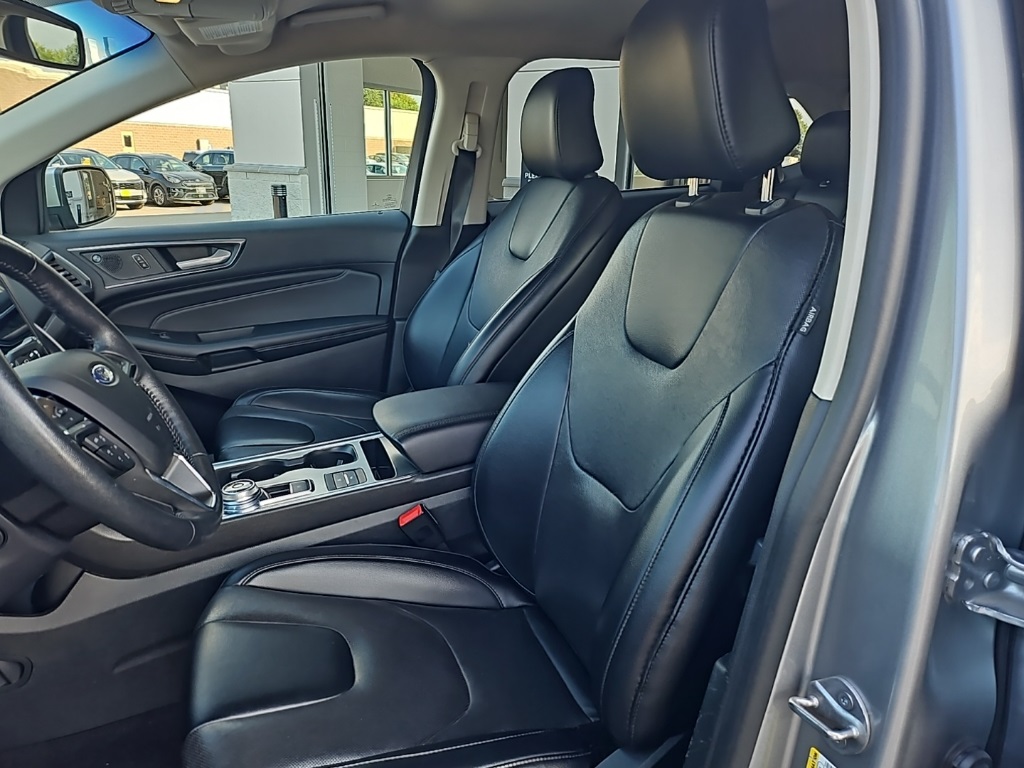 2022 Ford Edge Titanium photo 16