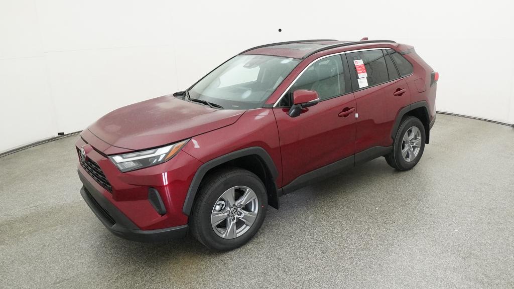 2025 Toyota RAV4 XLE's photo