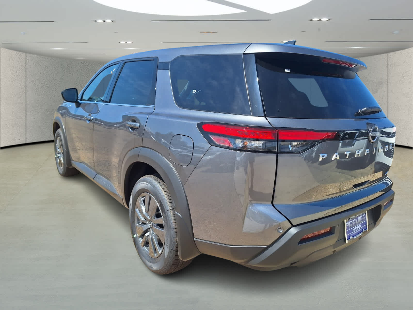 2025 Nissan Pathfinder S photo 3