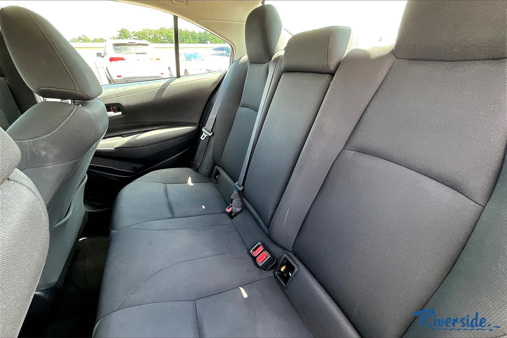 2021 Toyota Corolla LE photo 18