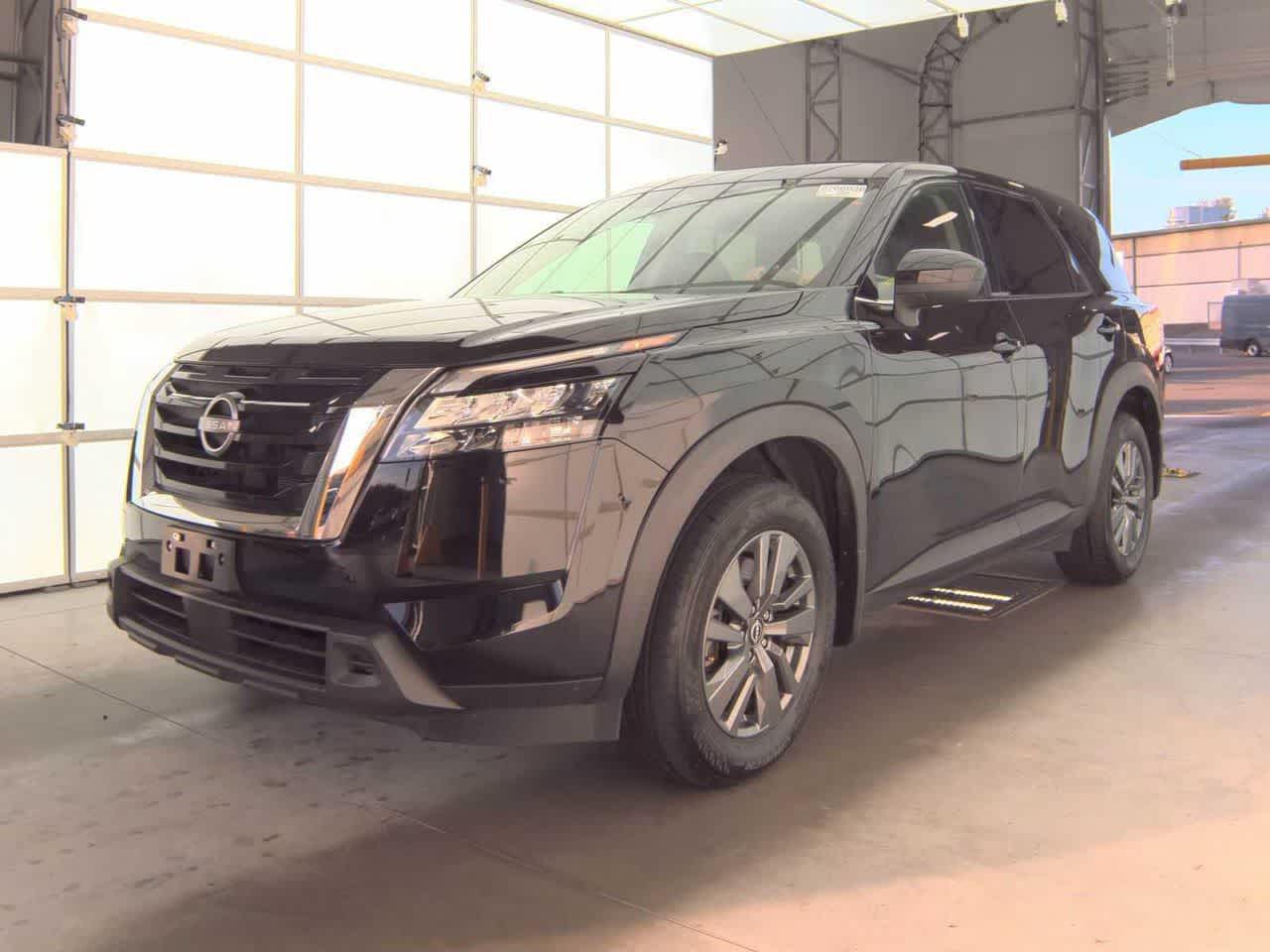 2024 Nissan Pathfinder S's photo