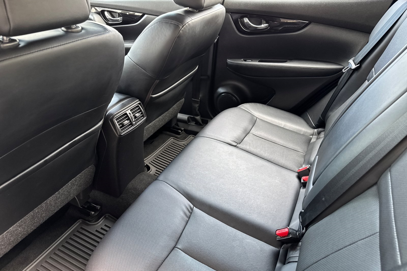 2022 Nissan Rogue Sport SL photo 12