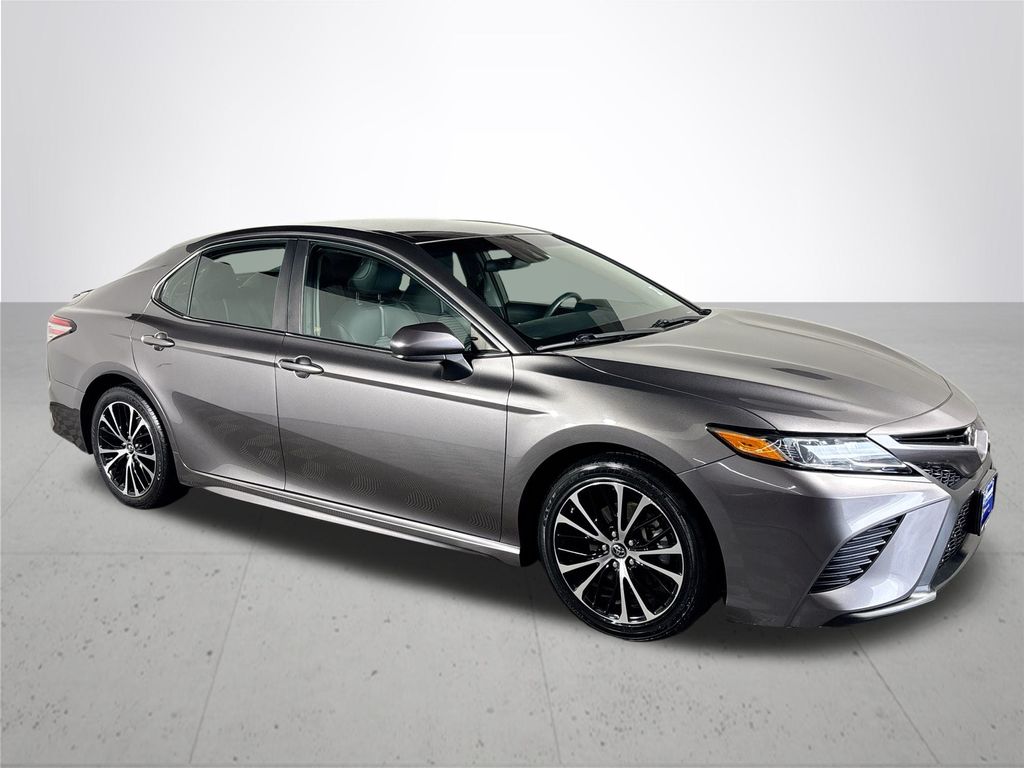 2018 Toyota Camry SE photo 4