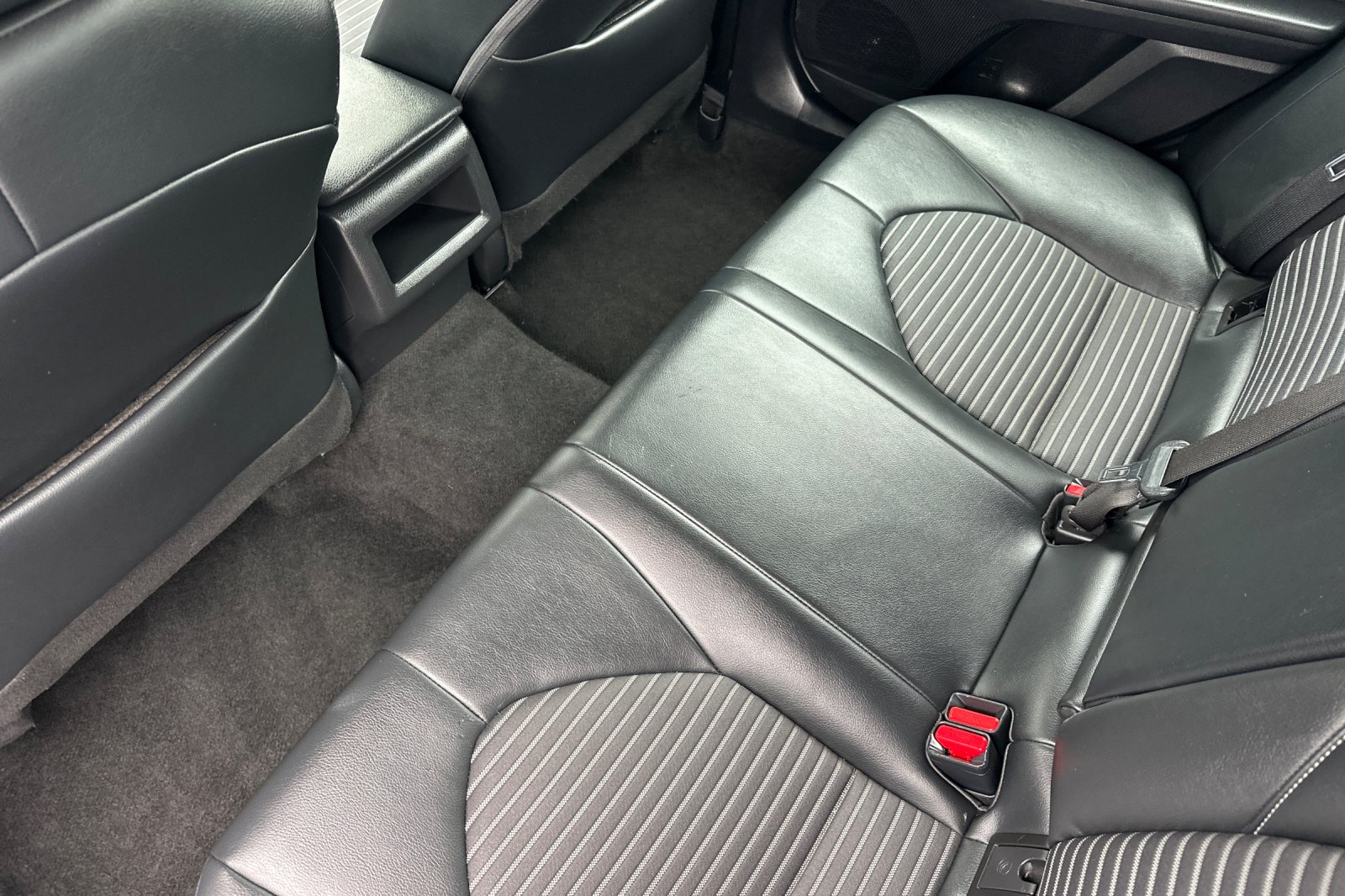 2022 Toyota Camry SE photo 11