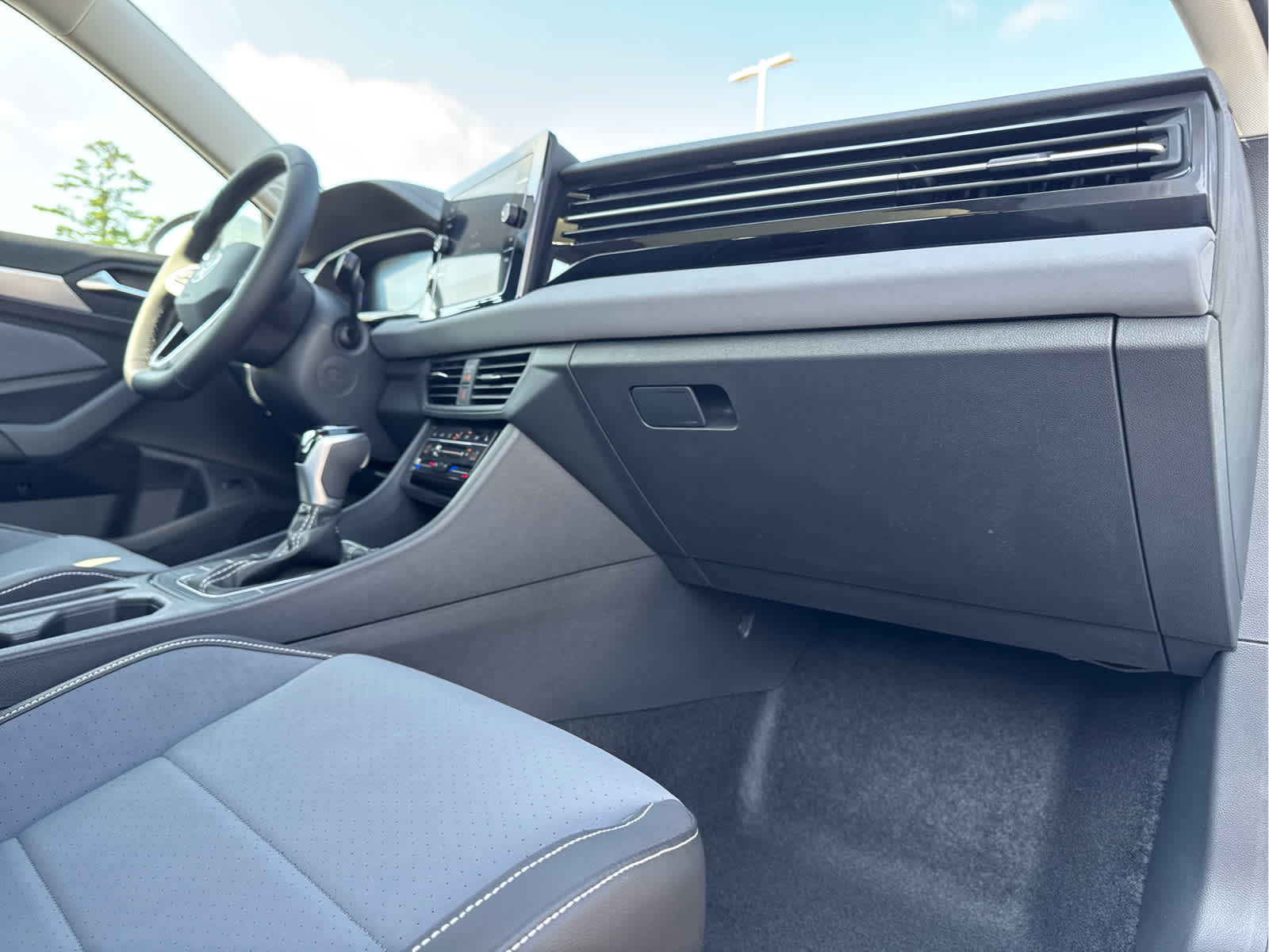2025 Volkswagen Jetta SE photo 9