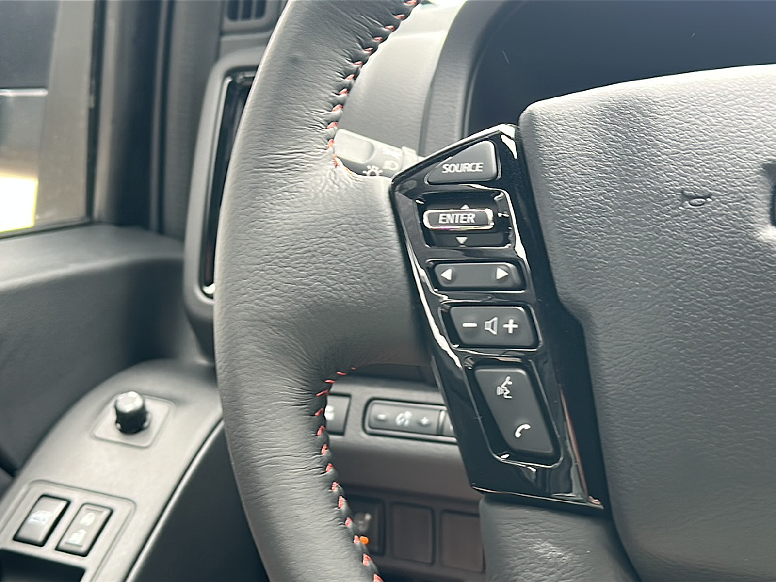 2025 Nissan Frontier PRO-X photo 10