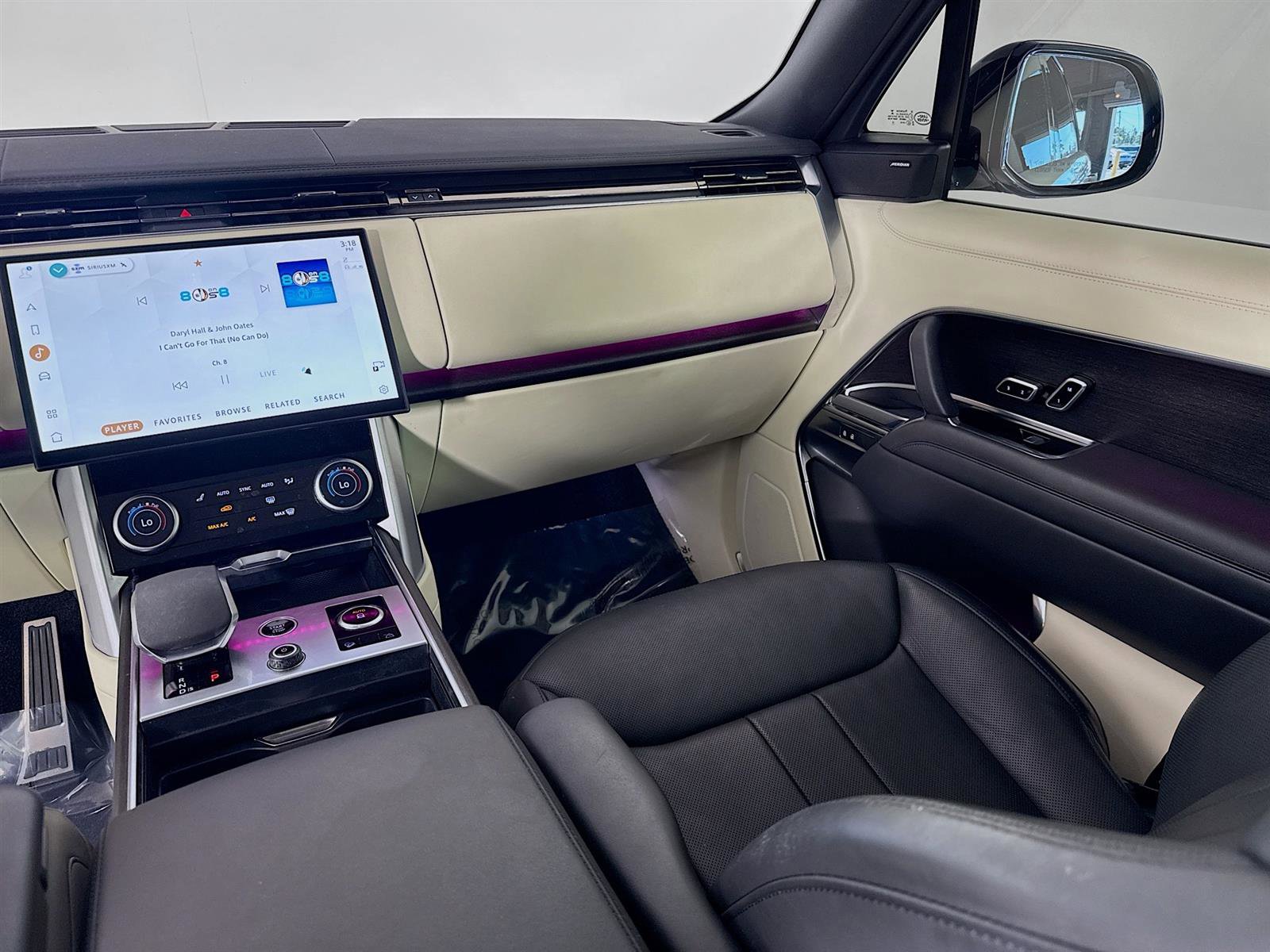 2023 Land Rover Range Rover SE photo 21