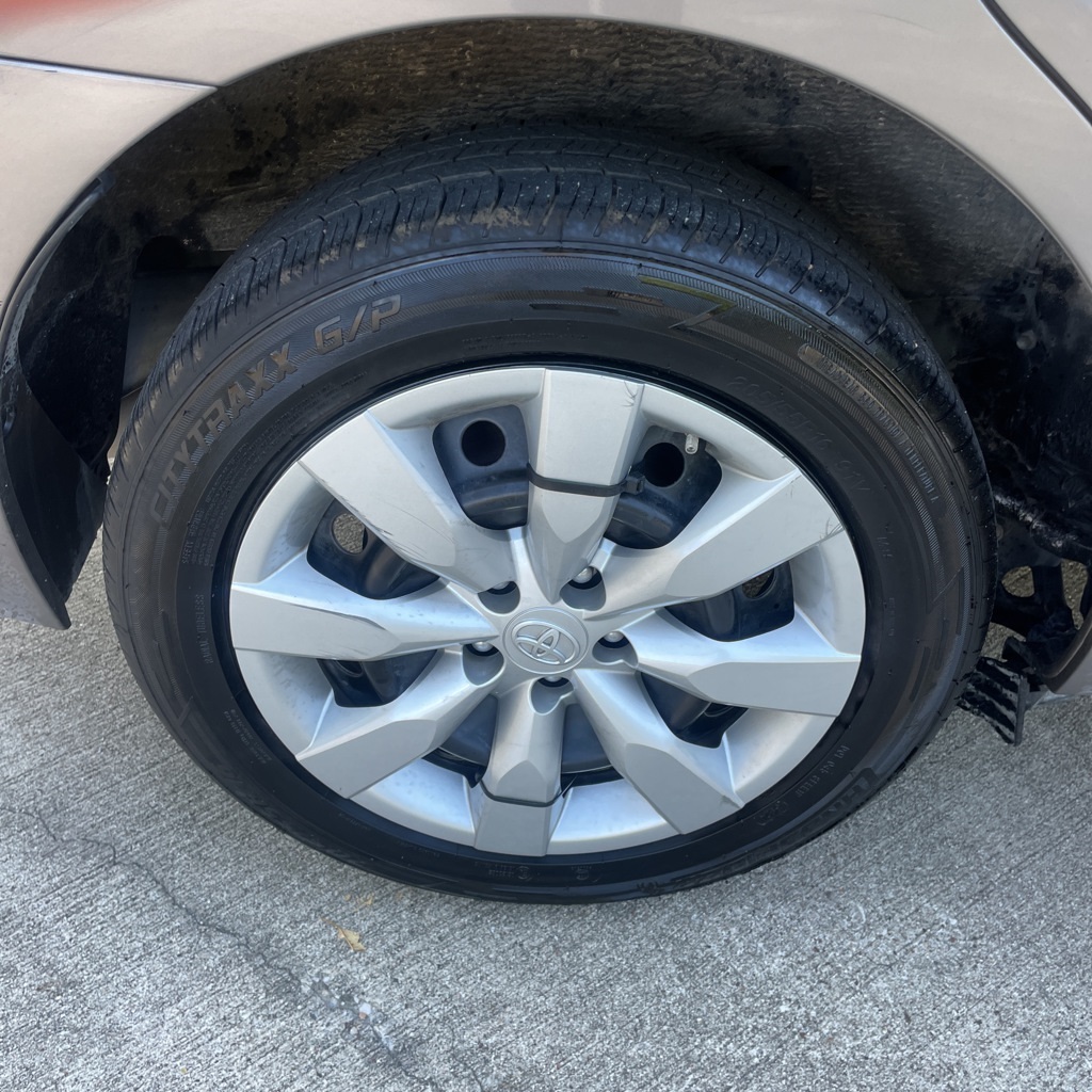 2014 Toyota Corolla LE photo 3