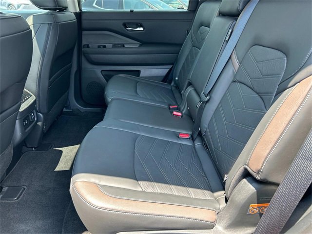 2024 Nissan Pathfinder Platinum photo 16